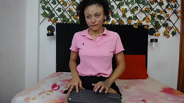 vsamanthaper1 online show from 9, 4, 2026