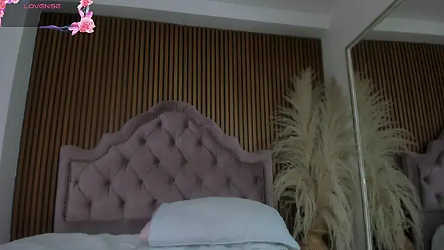 Violett hott  online show from 21, 4, 2026