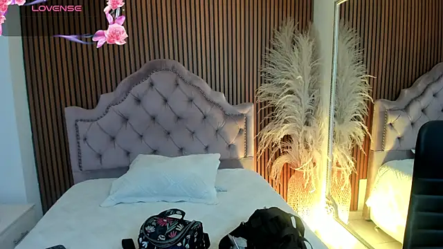 Violett hott  online show from 24, 4, 2026