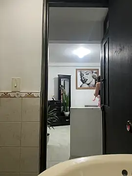 Violett hott  online show from 5, 6, 2026