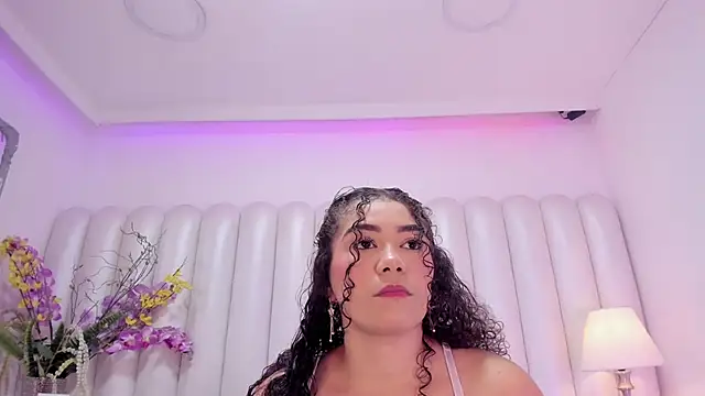 Snapshot of CamilaCastillo chatting on 10, 6, 2026 CamilaCastillo online show from 10, 6, 2026