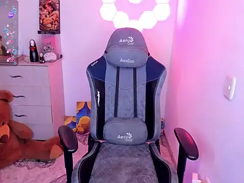 emillyaqua online show from 20, 3, 2026