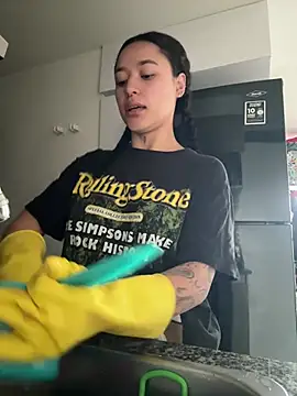 crystal dlun online show from 29, 4, 2026