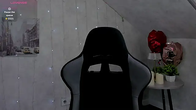 Alicia Adammss online show from 8, 3, 2026