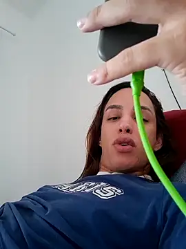 ofjuliaa online show from 20, 4, 2026