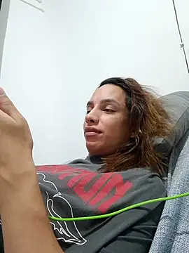 ofjuliaa online show from 26, 4, 2026