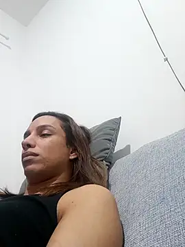 ofjuliaa online show from 27, 4, 2026