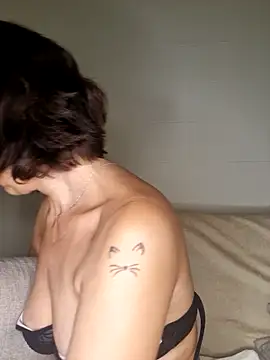 Snapshot of larizinha2026 chatting on 3, 2, 2026 larizinha2026 online show from 3, 2, 2026