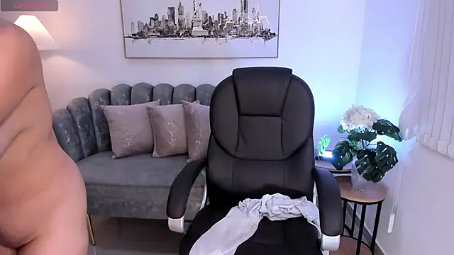 thiara scarlet  online show from 24, 2, 2026