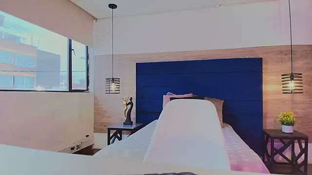 Ellie-Alves online show from 14, 4, 2026