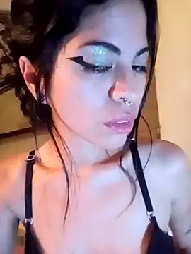 Chiquitoperopeligroso4 online show from 8, 2, 2026