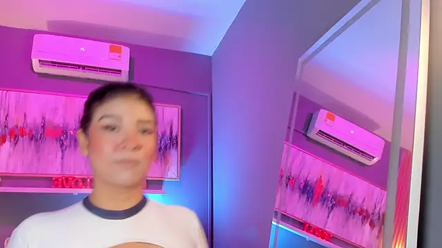 Snapshot of lilian_vergara chatting on 27, 2, 2026 lilian vergara online show from 27, 2, 2026