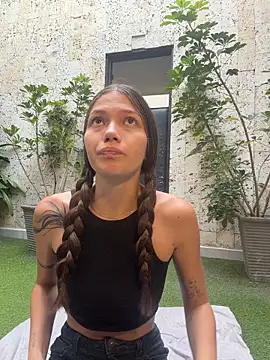 EmmaJhoons online show from 6, 2, 2026