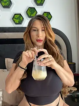 Snapshot of LucyBridgette chatting on 10, 7, 2026 LucyBridgette online show from 10, 7, 2026