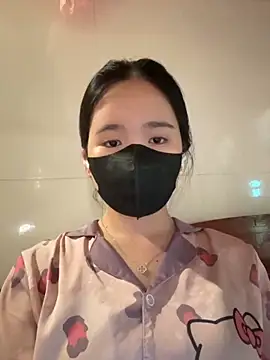 Gwen879 online show from 6, 4, 2026