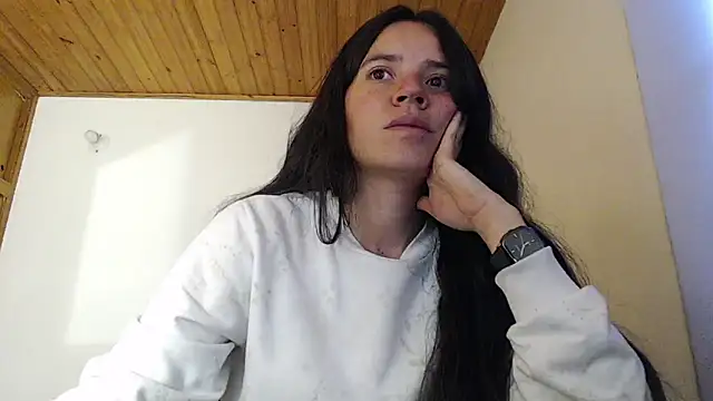 Shanel Lozano online show from 10, 6, 2026