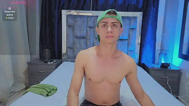 LeoMonnroe online show from 26, 4, 2026