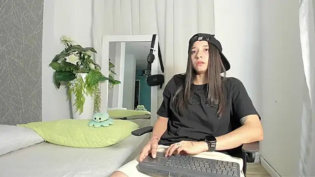 ViictoriiaSaenz online show from 27, 4, 2026