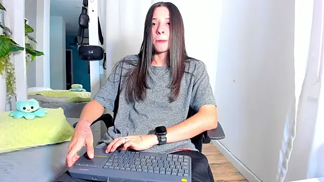 ViictoriiaSaenz online show from 28, 4, 2026