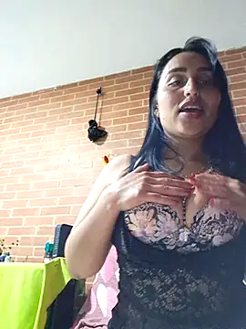 Snapshot of LunaRouuse_ chatting on 18, 5, 2026 LunaRouuse online show from 18, 5, 2026