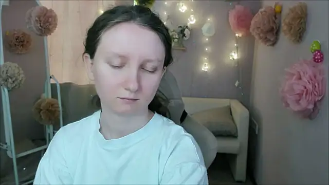 Snapshot of SunshineBlaze chatting on 10, 5, 2026 SunshineBlaze online show from 10, 5, 2026