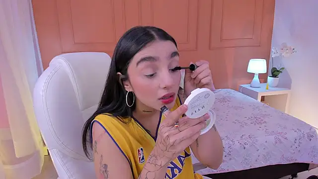 Abriil cutee online show from 6, 5, 2026