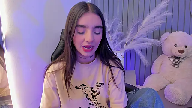 Abriil cutee online show from 14, 6, 2026