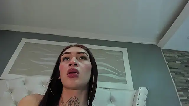 lizz lunna online show from 24, 7, 2026