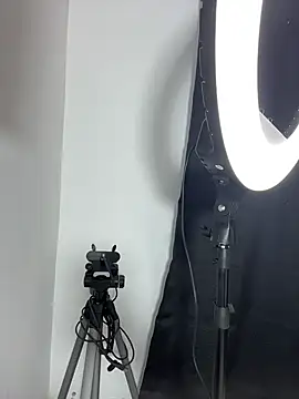 Snapshot of LeslyCooper1 chatting on 14, 2, 2026 LeslyCooper1 online show from 14, 2, 2026