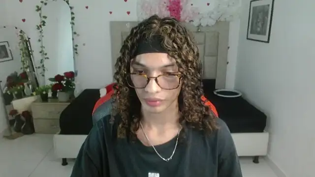 Axel fox77 online show from 8, 6, 2026