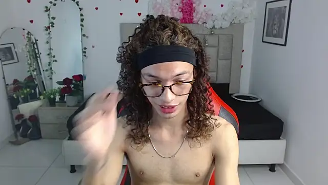Axel fox77 online show from 10, 6, 2026