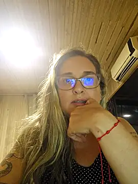 Snapshot of bellafortune69 chatting on 10, 1, 2026 bellafortune69 online show from 10, 1, 2026