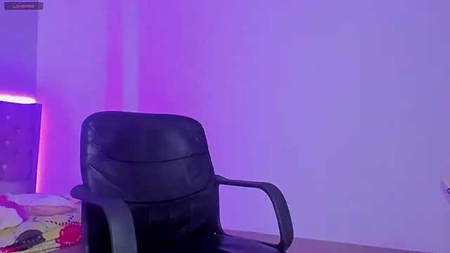 kitty violet11 online show from 13, 4, 2026