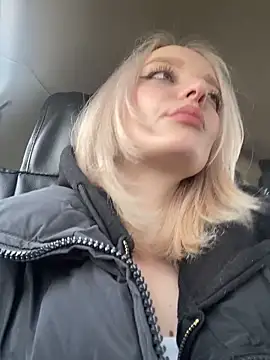 aka Blonde online show from 25, 4, 2026