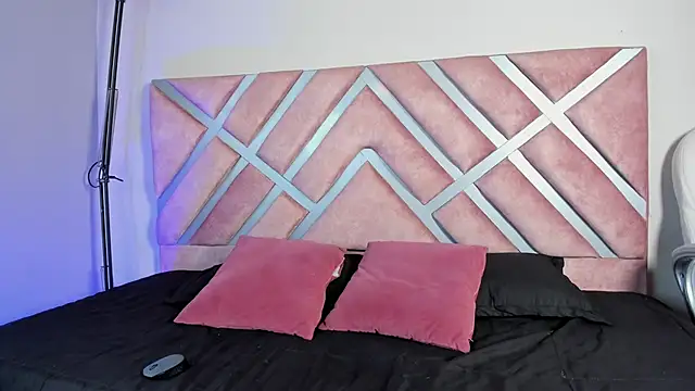 Lara reynolds  online show from 16, 1, 2026