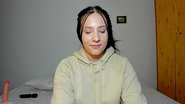 Snapshot of Angell-Sky chatting on 6, 3, 2026 Angell-Sky online show from 6, 3, 2026