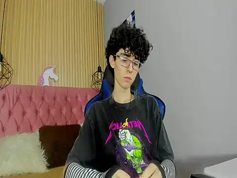 Snapshot of Syriussz chatting on 4, 2, 2026 Syriussz online show from 4, 2, 2026