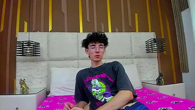 Snapshot of Syriussz chatting on 7, 3, 2026 Syriussz online show from 7, 3, 2026