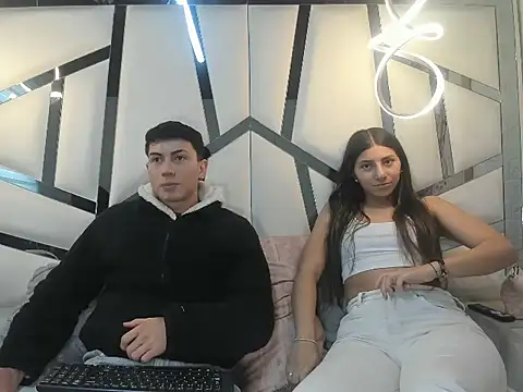 ScarlettAndLucas online show from 4, 3, 2026