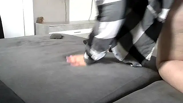 MinchenBienchen98 online show from 20, 4, 2026