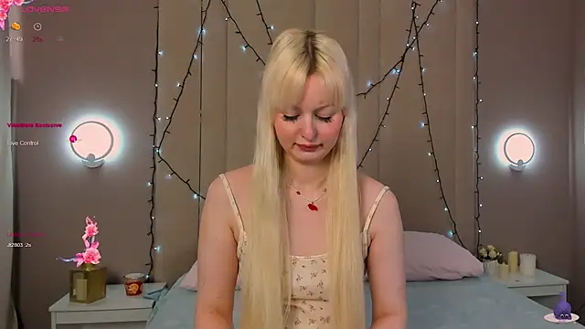 Snapshot of AdeleSilvy chatting on 6, 5, 2026 AdeleSilvy online show from 6, 5, 2026