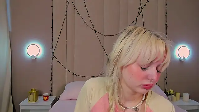Snapshot of AdeleSilvy chatting on 8, 6, 2026 AdeleSilvy online show from 8, 6, 2026