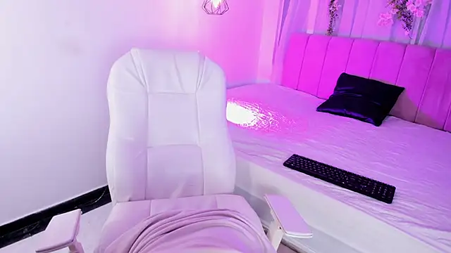 nicky bonny18 online show from 4, 3, 2026