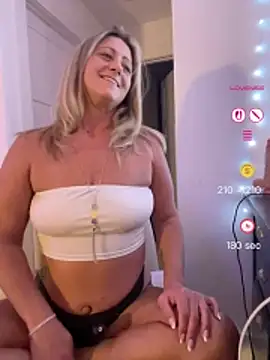 Snapshot of FoxyMillie chatting on 31, 5, 2026 FoxyMillie online show from 31, 5, 2026