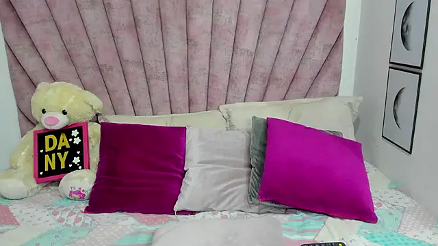 danibellucii  online show from 25, 3, 2026