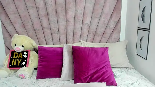 danibellucii  online show from 12, 4, 2026