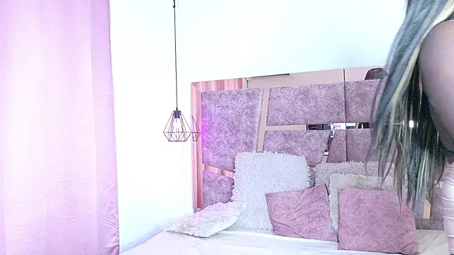 JuliKeita online show from 3, 2, 2026