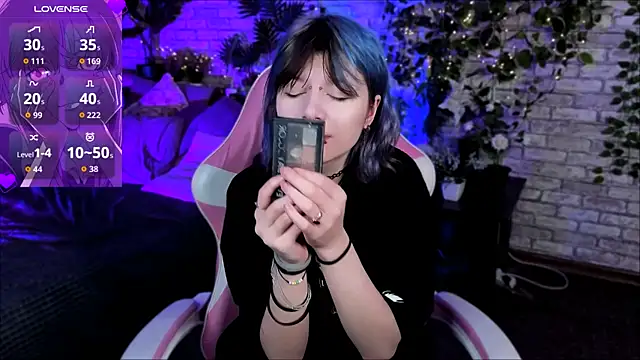 Ashley Veil online show from 2, 3, 2026