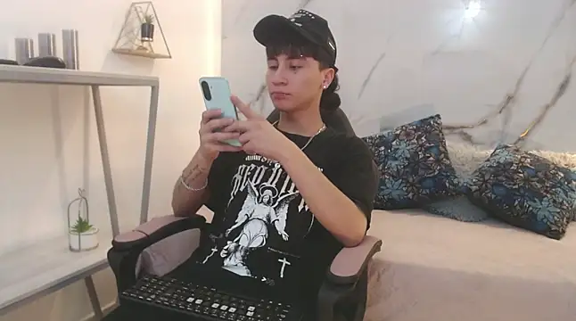 XanderGrey8 online show from 15, 4, 2026