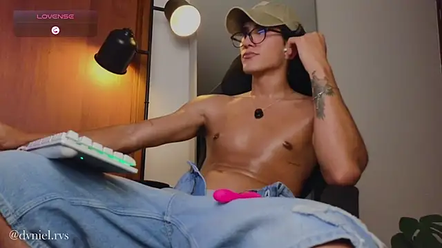 Snapshot of emilio_rivs chatting on 22, 6, 2026 emilio rivs online show from 22, 6, 2026